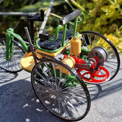 Mercedes Benz No. 1 năm 1886 – Designer Ed van der Heijden