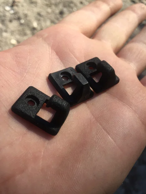 BMW E30/E28/E34 - móc trần giữ rèm che nắng sau (OEM 82 12 9 413 178) - Image 5