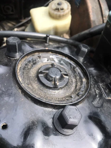 BMW E30 - Nắp chụp ốc chốt phuộc trước (front strut pin nut cap) - Image 2