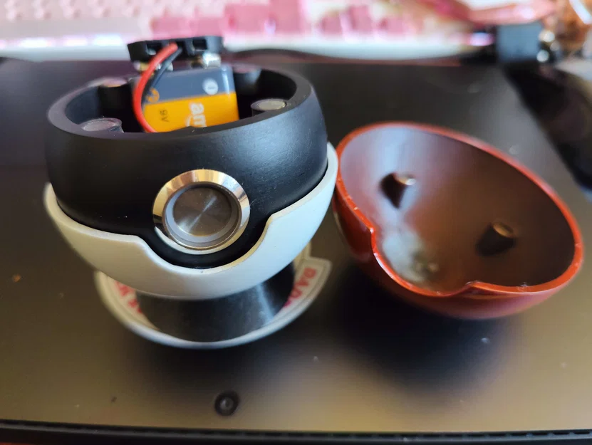 Pokeball – Mô hình có nút LED phát sáng - Image 2