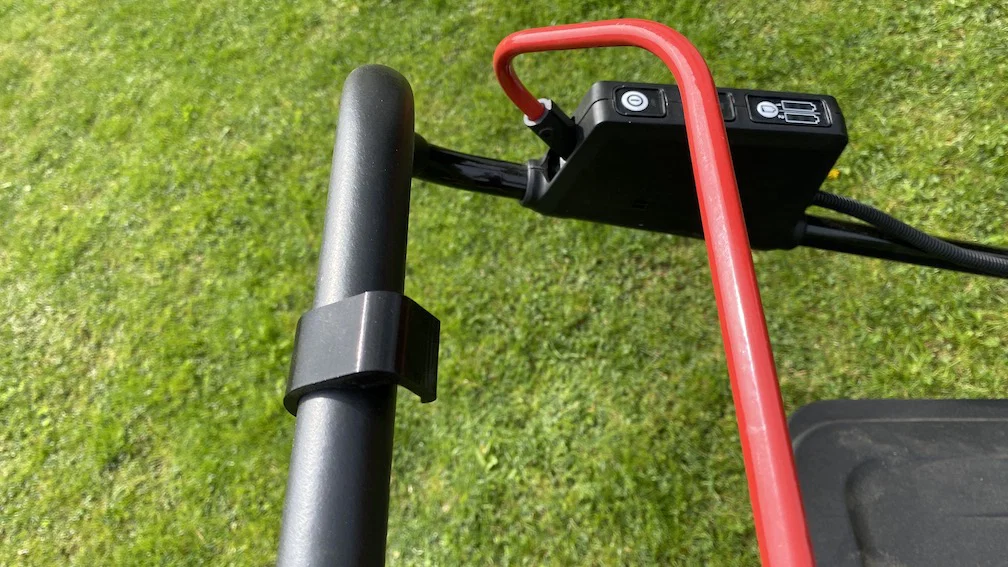 Kẹp giữ cần gạt công tắc cho máy cắt cỏ Makita (Makita Lawn Mower Switch Lever clip) - Image 2