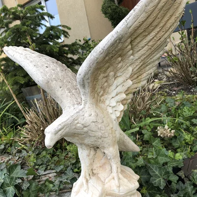 Mô hình tượng đại bàng Adler 3 trang trí tinh xảo cho sân vườn