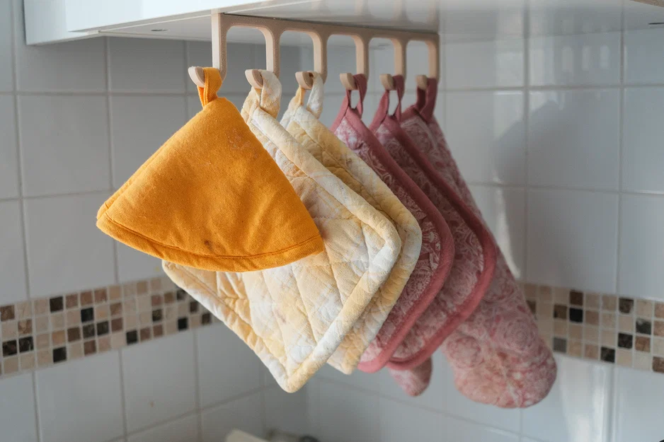 UnderHook – Bộ móc treo đa năng gắn dưới tủ bếp - Image 1