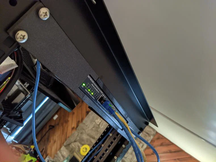 Adapter gắn rack 19" cho Netgear GS108 Switch (Rackmount Adapter) - Image 2