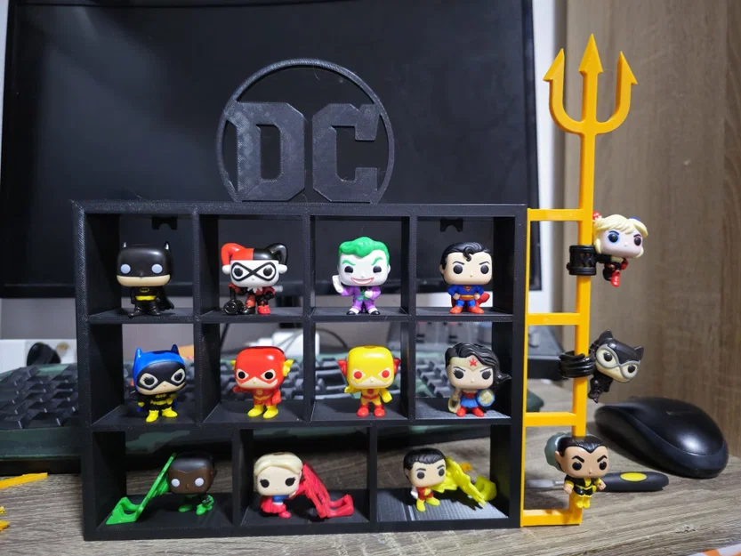 Kệ treo tường DC cho Kinder Joy Funko Pop - Image 1
