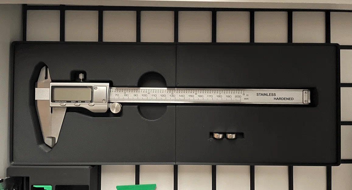 Gridfinity 3 x 8 cho thước caliper 200mm - Image 1