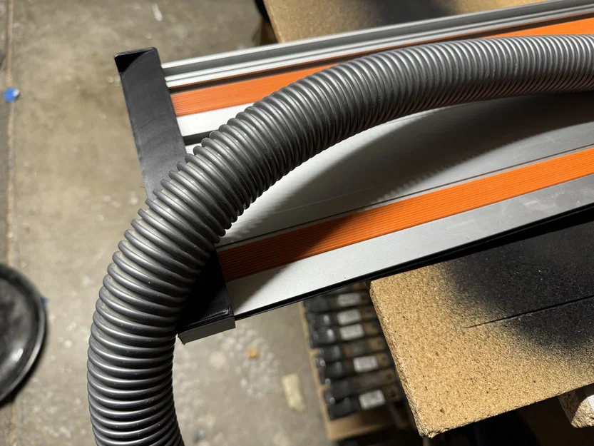 Tấm chặn ống hút bụi cho thanh ray cưa Wen (Wen Track Saw Guide Rail Hose Deflector) - Image 1