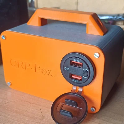 Hộp pin QRP 12V & USB (QRP Akkubox 12V und USB)