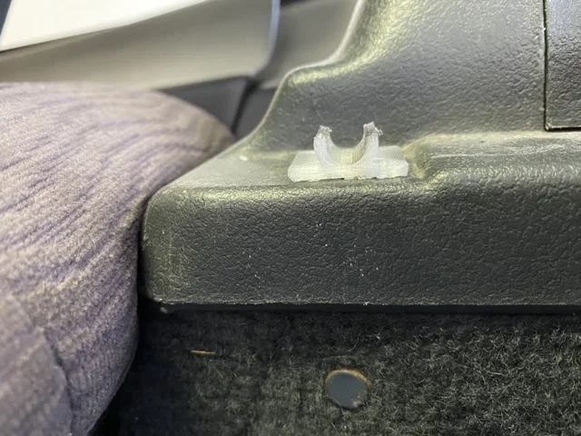 Clip cốp xe Nissan 200sx - Image 1