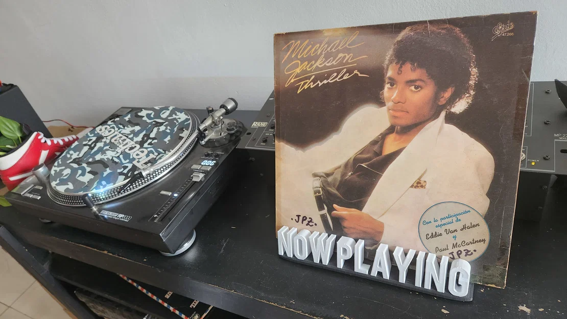 Kệ đỡ vinyl “Now Playing” - Image 2