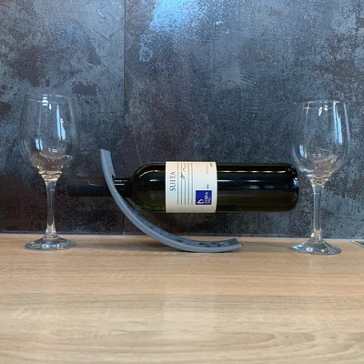 Kệ Đỡ Chai Rượu Vang Cong Dạng Bập Bênh (Curved Wine Bottle Holder)