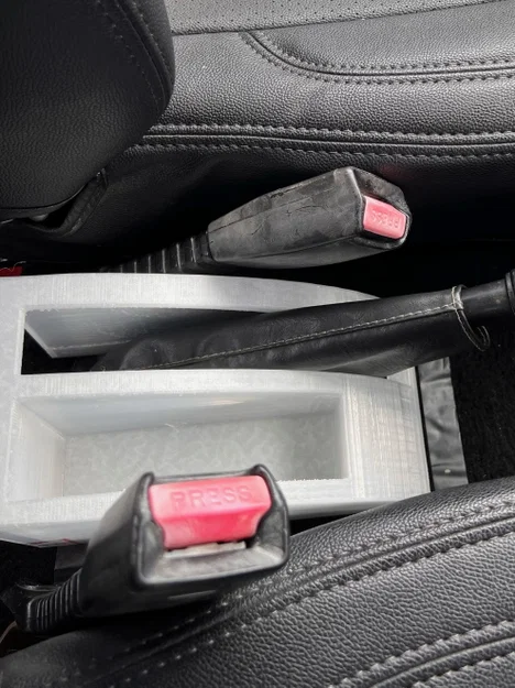 Bệ trung tâm (Center Console) Suzuki Jimny có khay để ly - Image 1