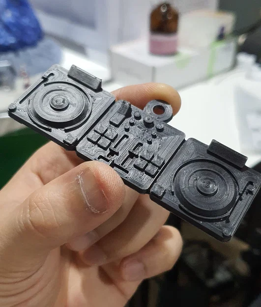 Móc khóa mô hình bàn DJ độc đáo cho người yêu âm nhạc - Image 1