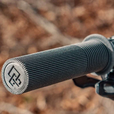 Tay nắm MTB tuỳ biến, dẫn xích & shifter (Custom Mountain Bike Grips, Chain Guide & Shifters)