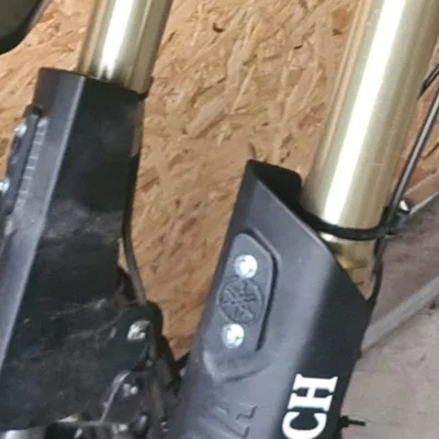 Nắp che lỗ phuộc Yamaha Tenere 700 - Phụ kiện dè trước độ
