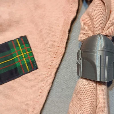 Vòng giữ khăn quàng cổ (Woggle) phong cách Mandalorian 3D
