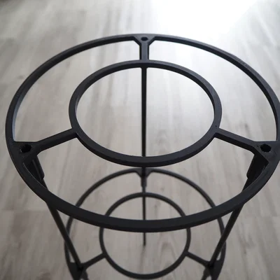 Giá đỡ cây vững chắc cho cà chua hoặc rau thơm