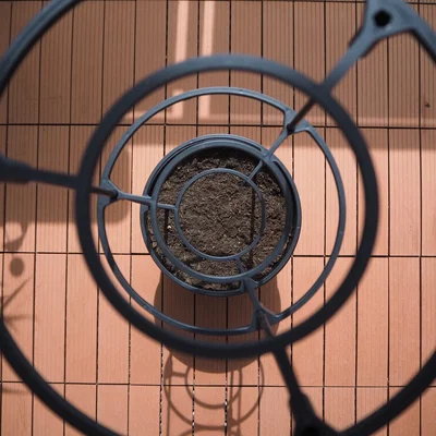 Giá đỡ cây vững chắc cho cà chua hoặc rau thơm