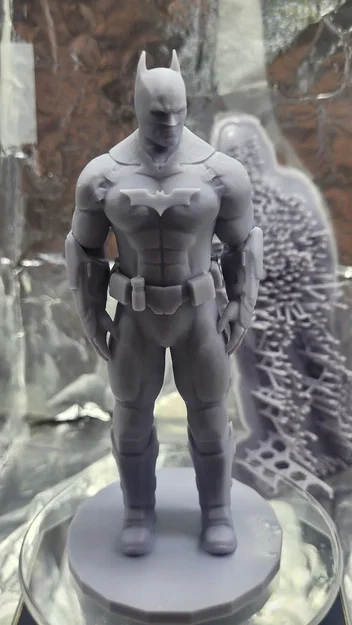 Tượng Batman kèm logo trước ngực - Image 1