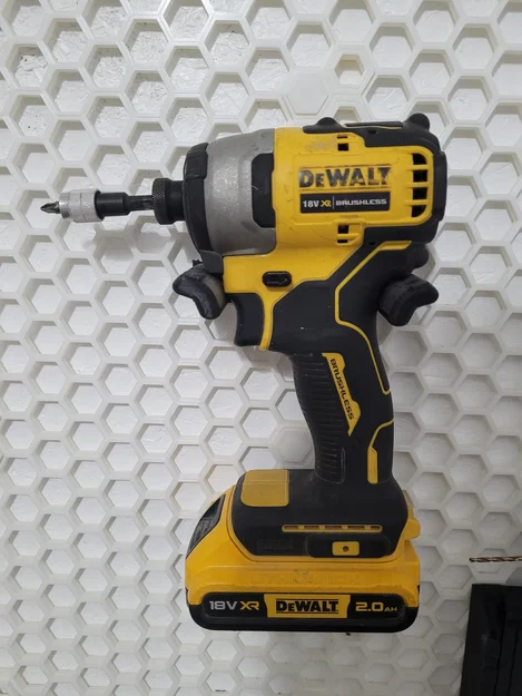 Giá treo máy khoan DeWalt trên bảng Honeycomb cực gọn - Image 1