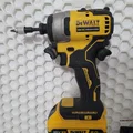 Giá treo máy khoan DeWalt trên bảng Honeycomb cực gọn - Thumbnail 1