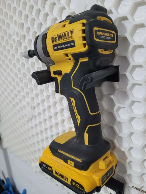 Giá treo máy khoan DeWalt trên bảng Honeycomb cực gọn - Image 2