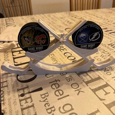 Giá đỡ trưng bày quả cầu khúc côn cầu (Hockey Puck Holder) in 3D