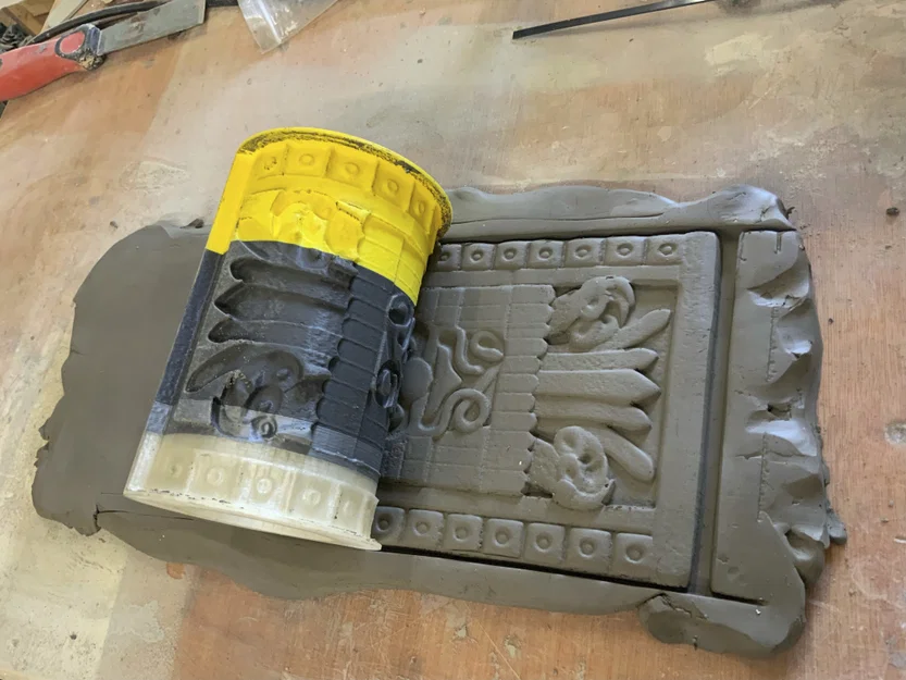 Tile roller – Con lăn tạo hoa văn Aztec cho gạch đất sét - Image 1