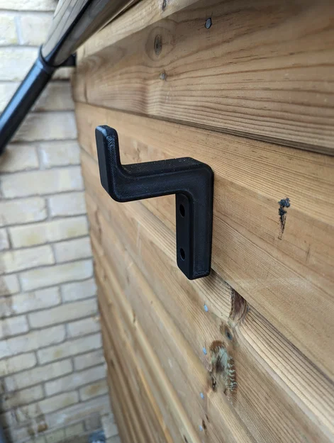 Móc treo ống nước tưới cây 3D đơn giản và chắc chắn - Image 1