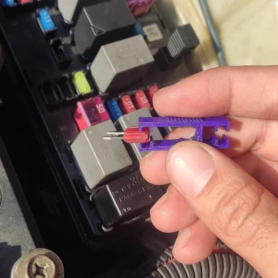 Dụng cụ rút cầu chì (Fuse extractor)