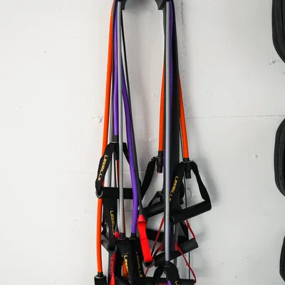 Giá treo dây kháng lực gắn tường 3D - Giải pháp sắp xếp phòng gym gọn gàng