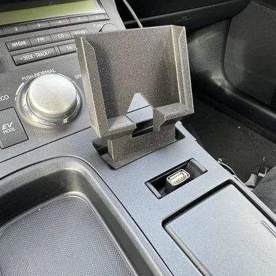Giá đỡ điện thoại Lexus CT200h cho iPhone 15 Pro dùng Rugged Case