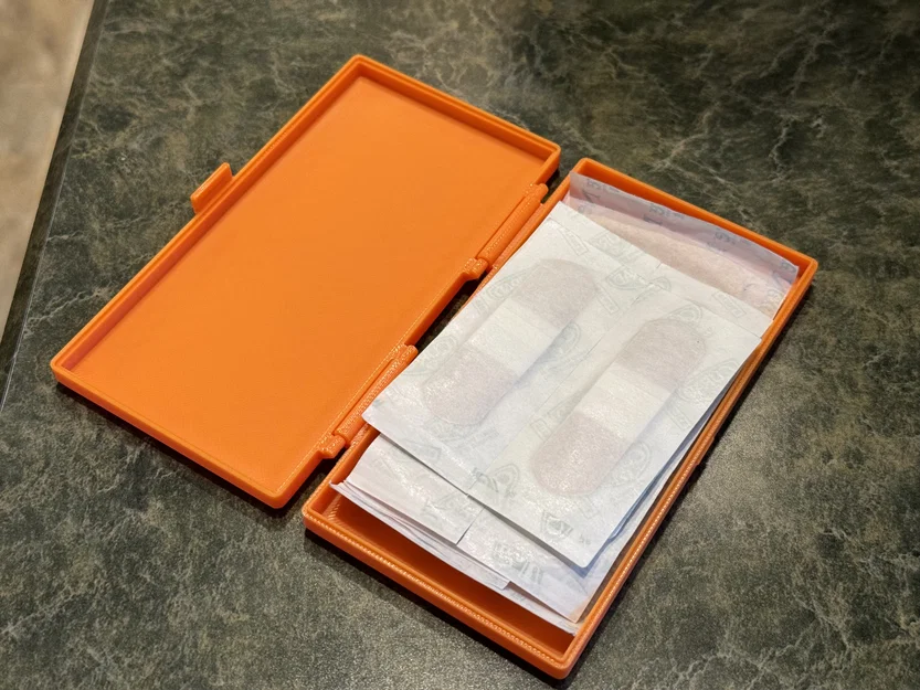 Hộp đựng băng cá nhân nhỏ gọn cho du lịch (Bandaid Travel Box) - Image 1