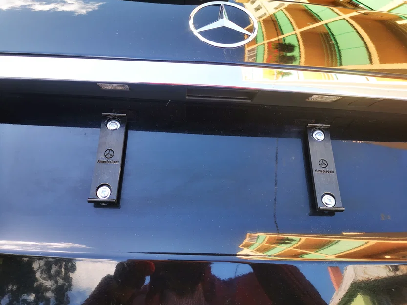 Pat giữ biển số xe Mercedes-Benz in 3D chắc chắn, thẩm mỹ - Image 1