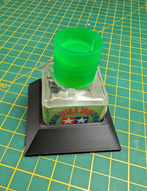 Giá đỡ keo Tamiya (Tamiya glue holder) - Image 1