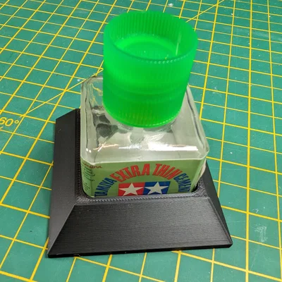 Giá đỡ keo Tamiya (Tamiya glue holder)