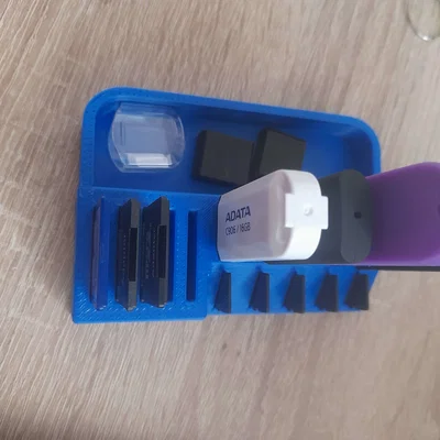 Khay đựng USB kèm ngăn chứa (USB holder with tray)