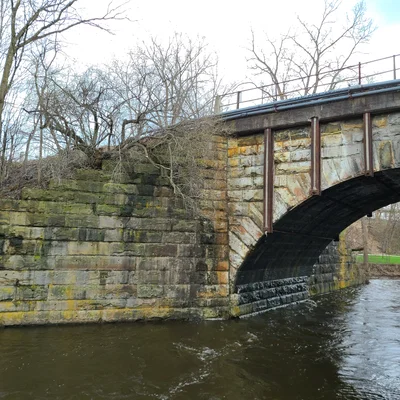Cầu Đường Sắt Vòm Đá Mill Creek (Mill Creek Stone Arch Model Railroad Bridge)
