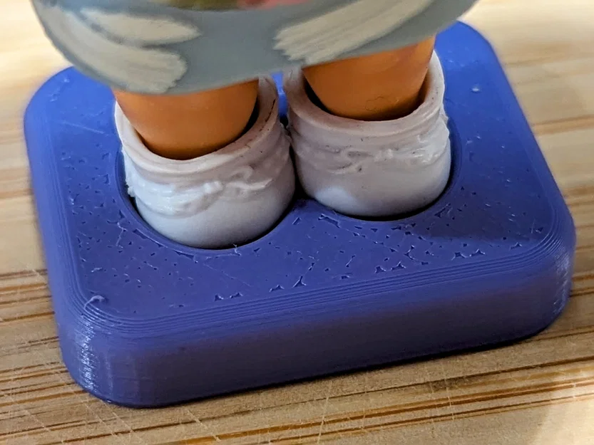 Chân đế cho búp bê LOL Surprise OMG Mini Dolls - Image 1