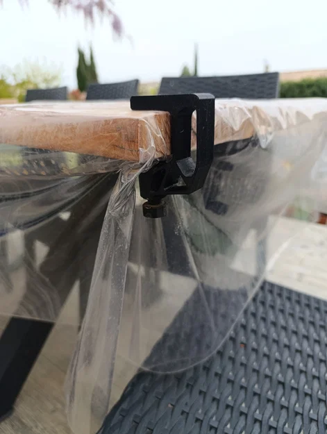 Kẹp giữ khăn trải bàn (Pince pour nappe de table - Tablecloth clip) - Image 1