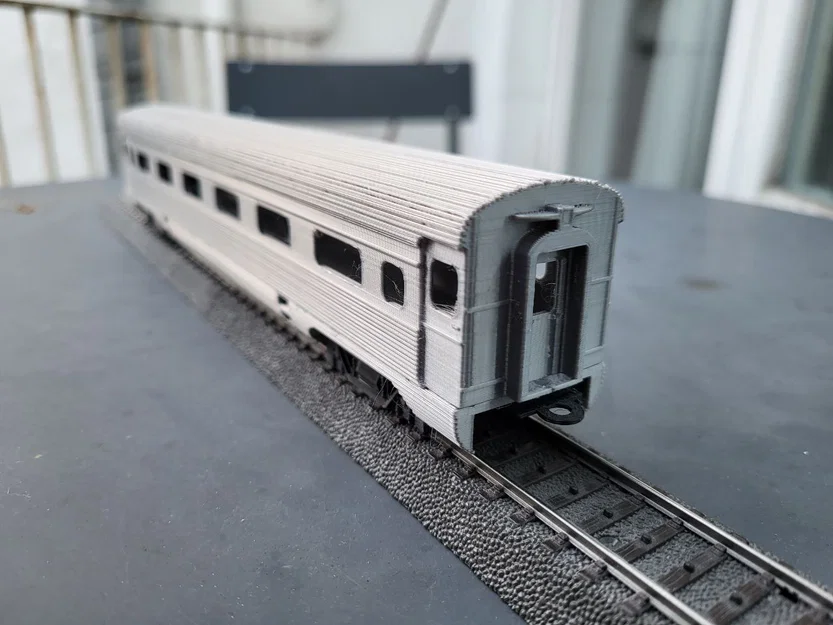 Toa hành khách AMTRAK STREAMLINER COACH - H0 SCALE - Image 1