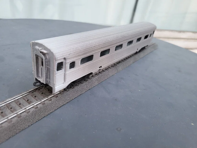 Toa hành khách AMTRAK STREAMLINER COACH - H0 SCALE - Image 3
