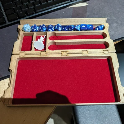 Hộp đựng xúc xắc DND giả gỗ (Wood fill DND Dice Box Tray) in 3D