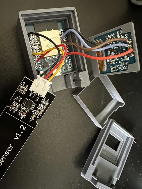 Cảm biến độ ẩm đất dùng ESP32 kèm màn hình OLED (vỏ case in 3D) - Image 2
