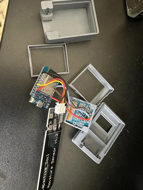 Cảm biến độ ẩm đất dùng ESP32 kèm màn hình OLED (vỏ case in 3D) - Image 3