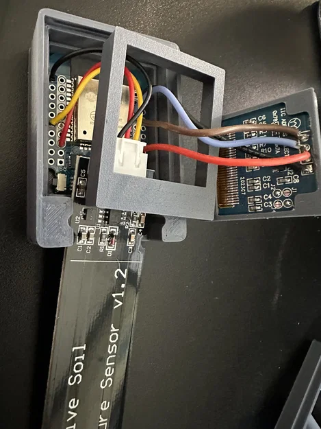 Cảm biến độ ẩm đất dùng ESP32 kèm màn hình OLED (vỏ case in 3D) - Image 4