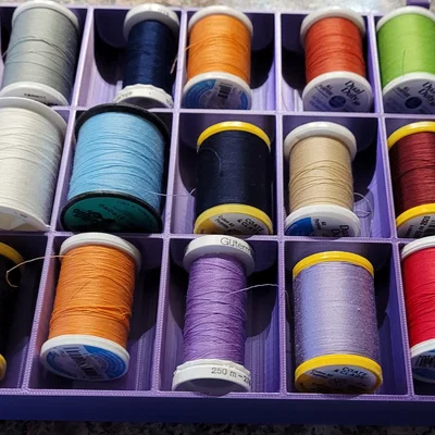 Hộp Organizer đựng ống chỉ may (15 ống)