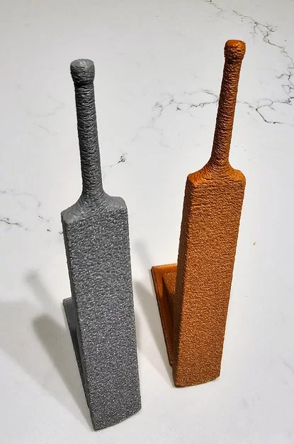 Mô hình gậy Cricket để bàn trang trí - Cricket bat on a stand - Image 2