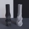 Bình hoa xoắn Twisted Vase - Thumbnail 1