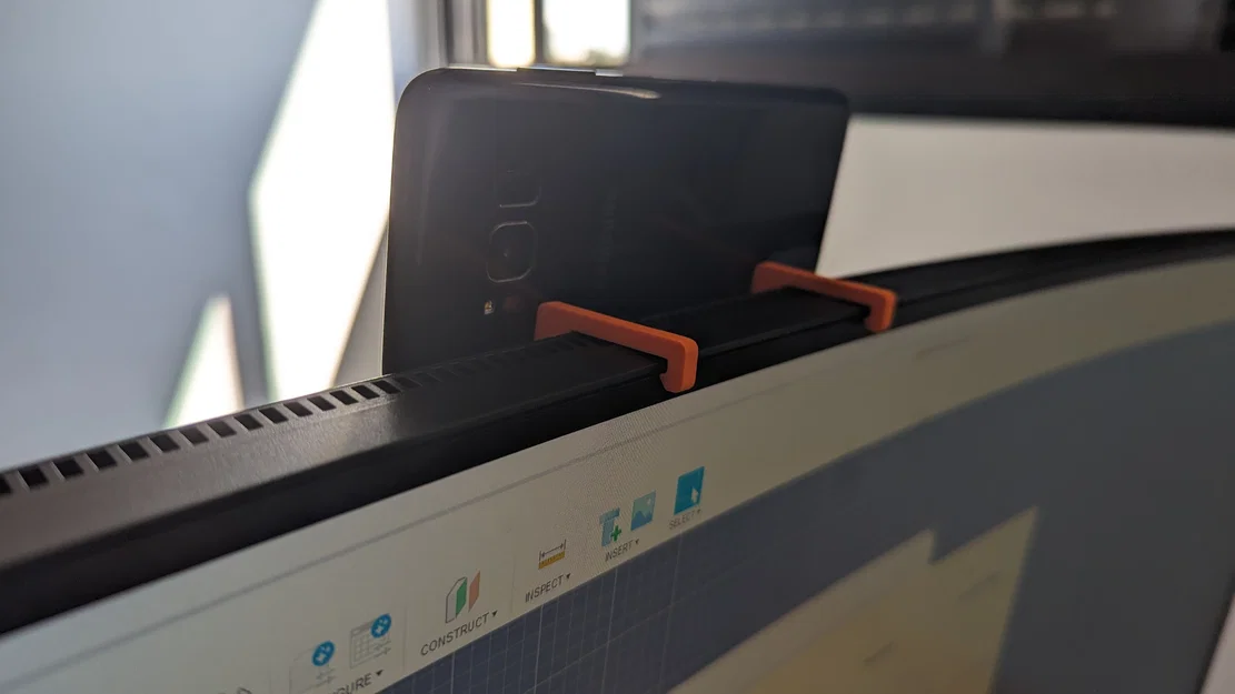 Giá đỡ điện thoại kẹp trên màn hình dạng Parametric (Webcam) - Image 1